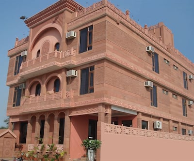 https://imgcld.yatra.com/ytimages/image/upload/t_hotel_yatra_city_desktop/v1438162556/Domestic Hotels/Hotels_Agra/Siris 18 - A Boutique Hotel/Overview.jpg
